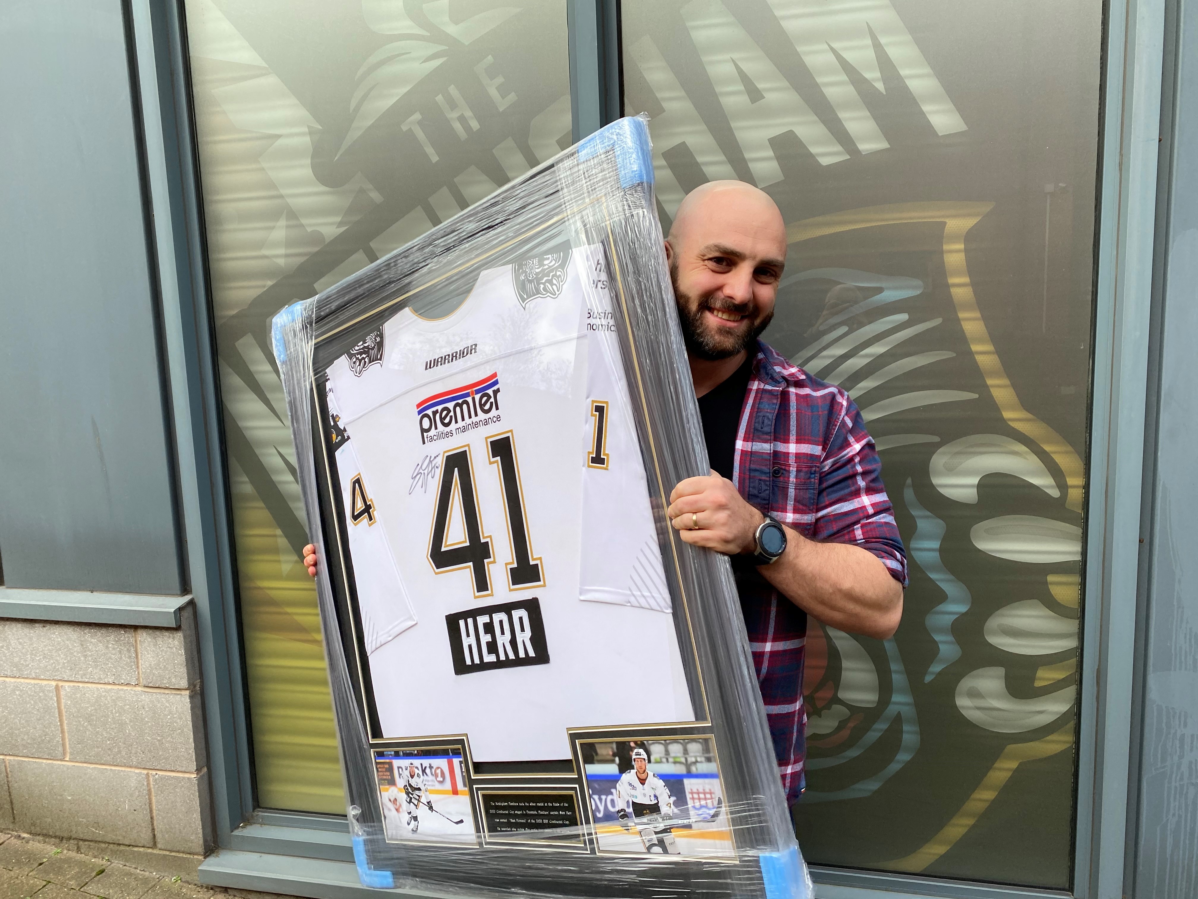 Win a signed/framed jersey in this week's raffle :: Cardiff Devils